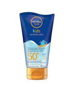 NIVEA SUN KIDS Protector Solar Corporal Swim & Play (150 ml) Loción Solar No Grasosa ni Pegajosa Ideal para la Piel Sensible de los Niños Fps 50+, Resistente al Agua